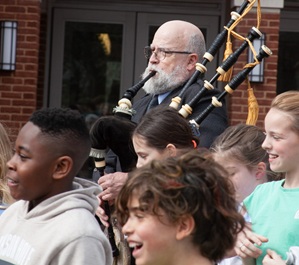 Hire a bagpiper in the Ozarks for special occasions